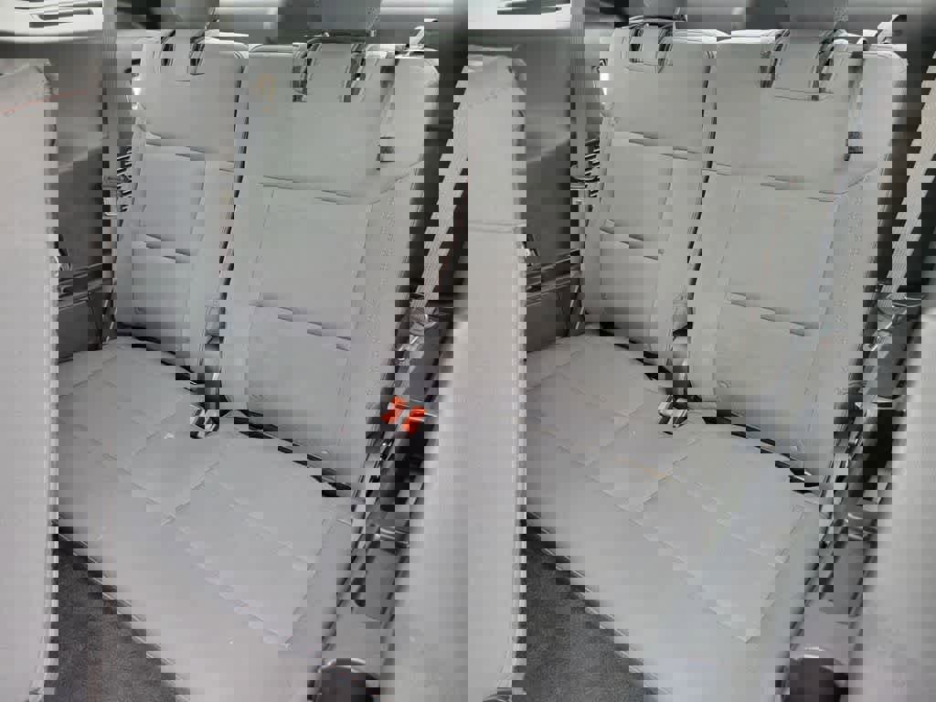 Used 2025 Ford Explorer Active image 13