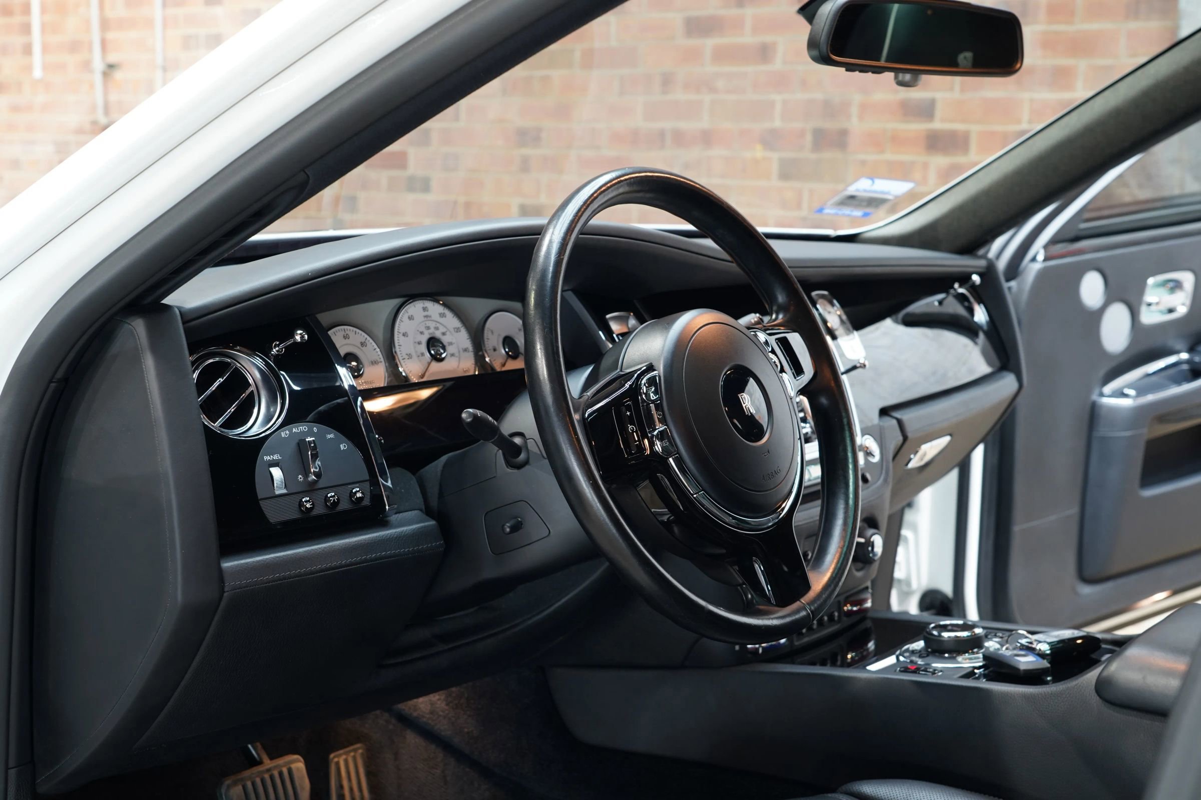 Used 2015 Rolls-Royce Ghost image 38