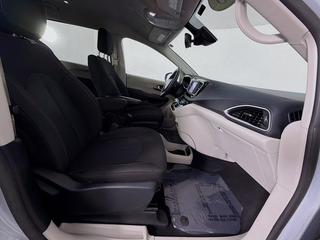 Used 2023 Chrysler Voyager LX FWD image 27
