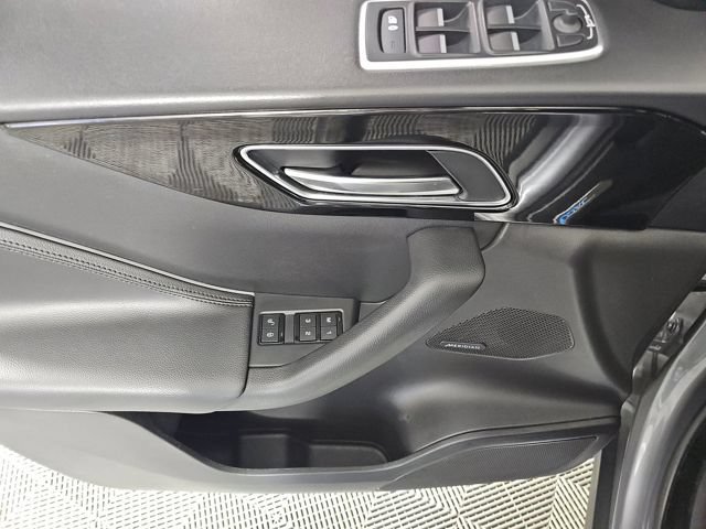 Used 2020 Jaguar F-PACE Premium AWD/4WD image 8