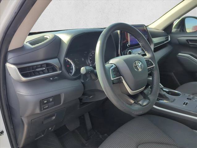 Certified 2024 Toyota Highlander LE FWD image 13