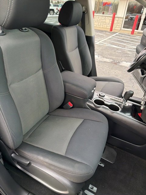 Used 2017 Nissan Pathfinder SV image 25