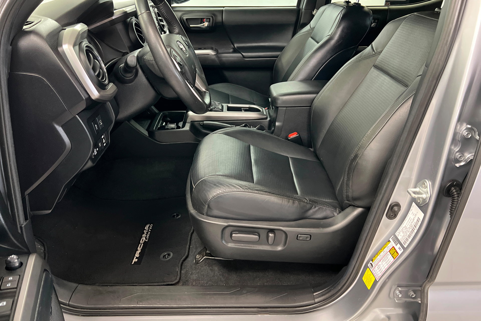 Used 2021 Toyota Tacoma Limited image 18