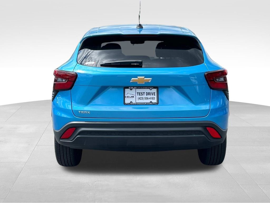 Used 2025 Chevrolet Trax LS image 4