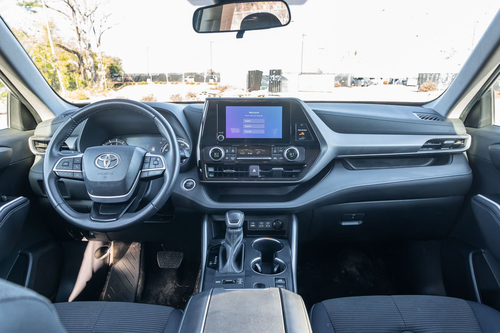 Used 2024 Toyota Highlander LE image 23