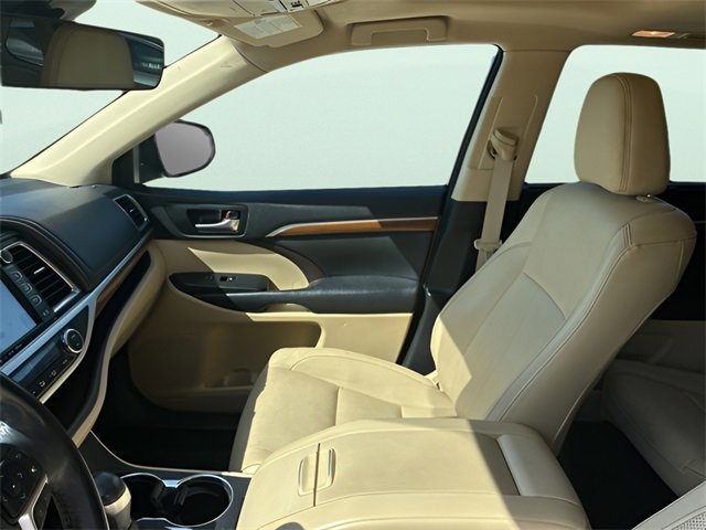 Used 2017 Toyota Highlander Limited image 16