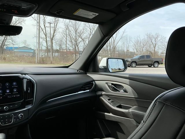 Used 2023 Chevrolet Traverse LT w/ LT Premium Package image 28
