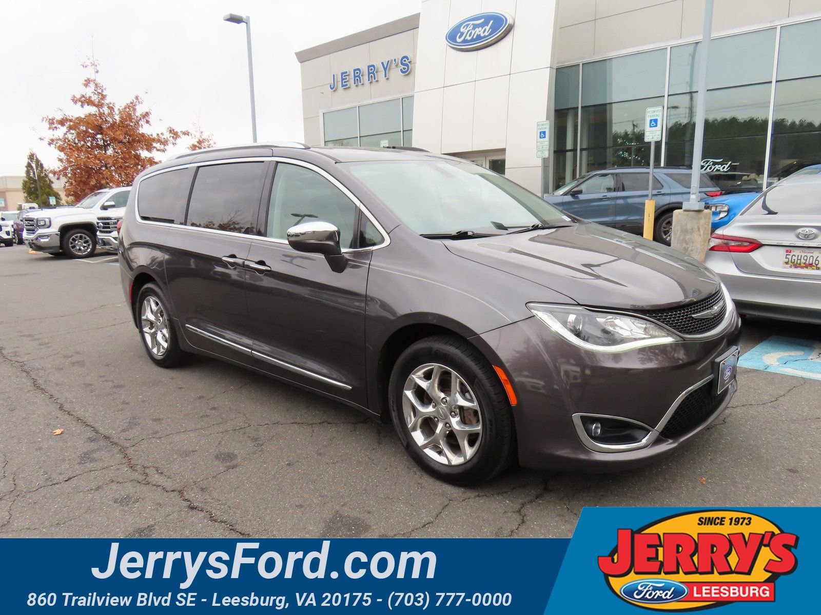 Used 2017 Chrysler Pacifica Limited image 1