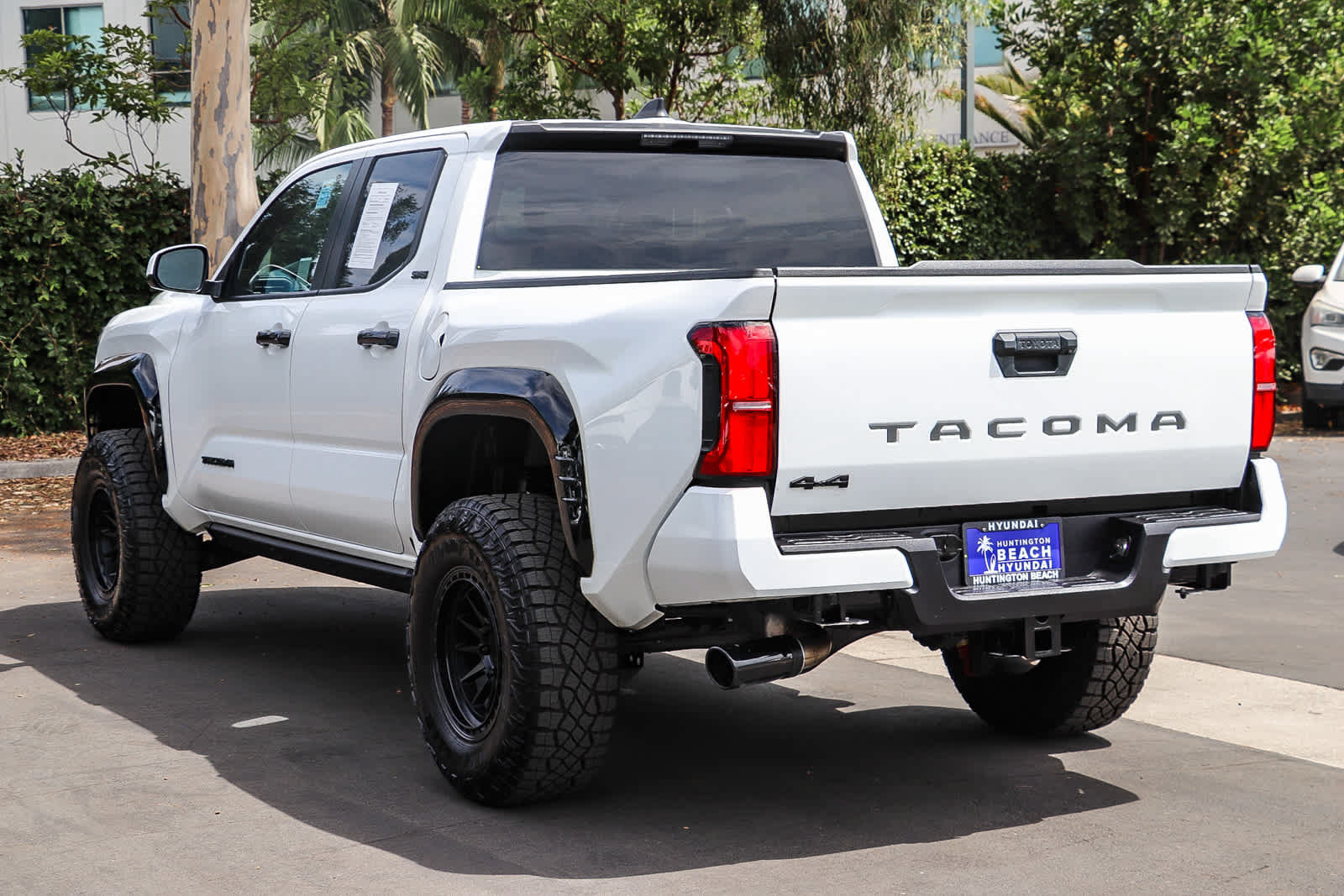 Used 2025 Toyota Tacoma SR5 AWD/4WD image 8