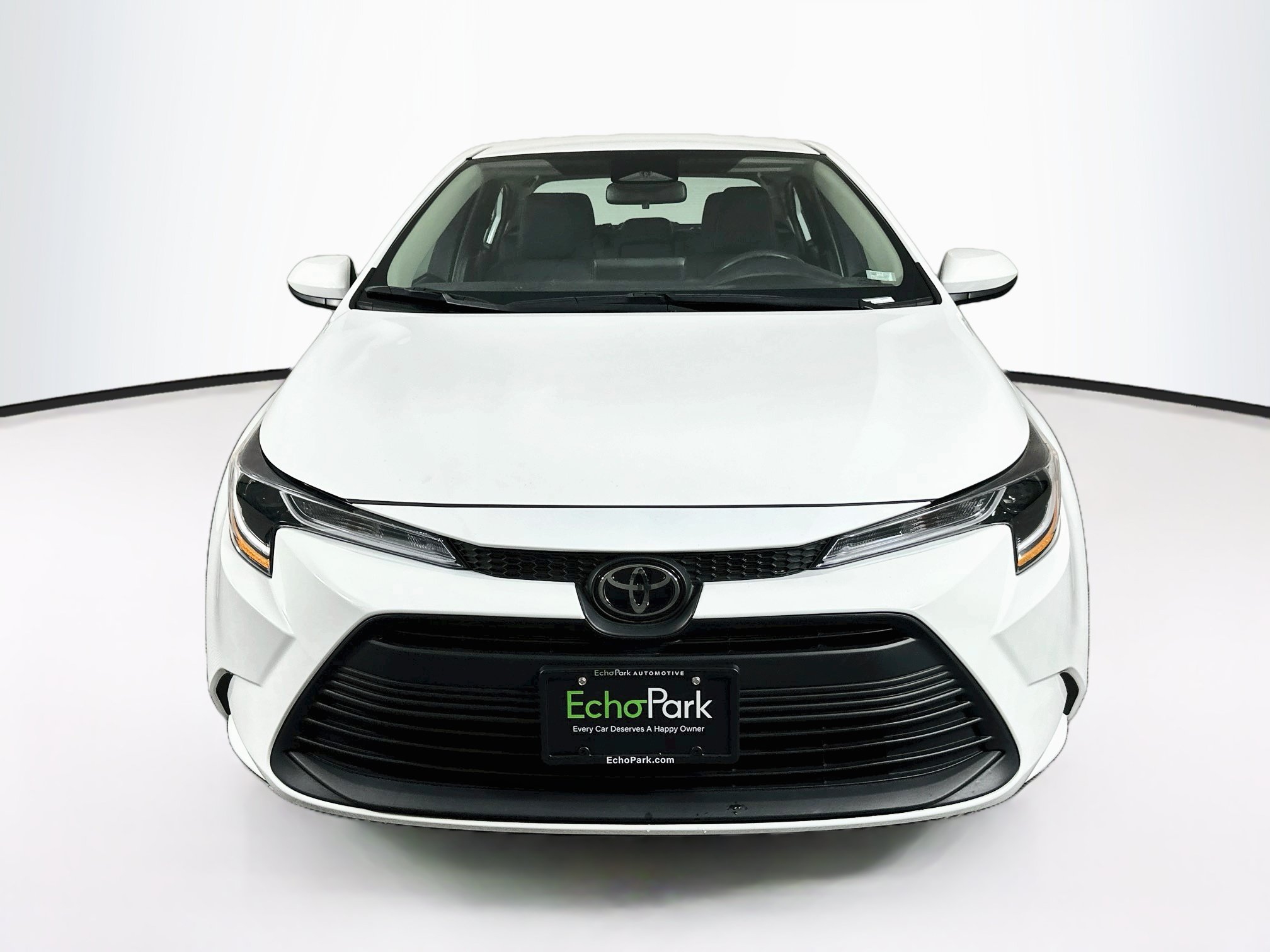 Used 2025 Toyota Corolla LE FWD image 2