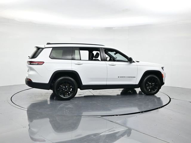 Used 2024 Jeep Grand Cherokee L Laredo image 2