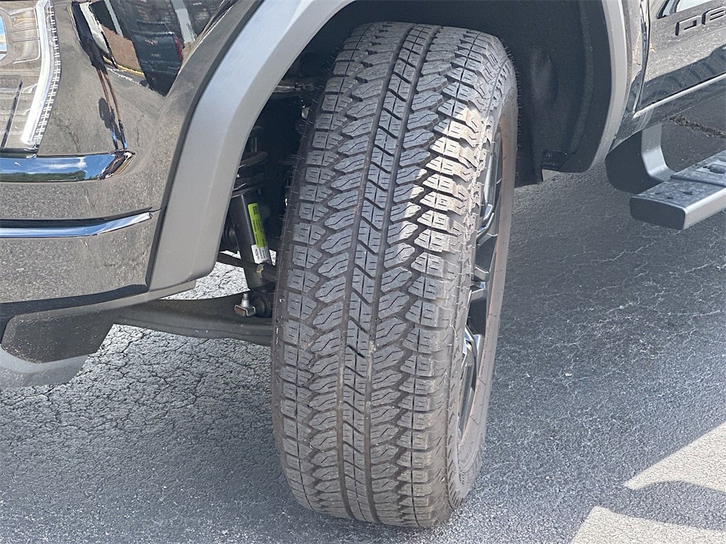 New 2024 GMC Canyon Denali w/ LPO, Denali Black Edition image 25