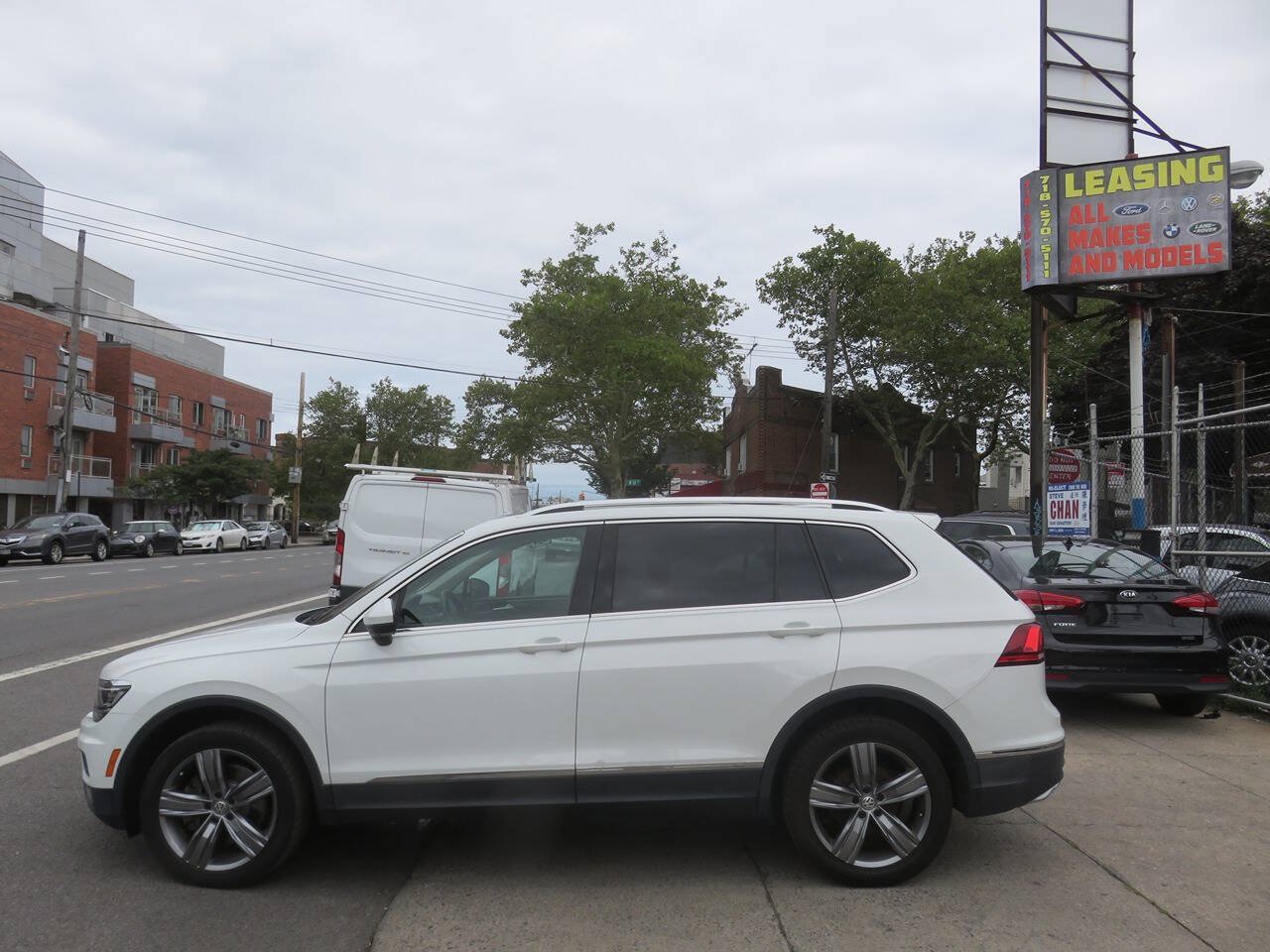 Used 2018 Volkswagen Tiguan SEL Premium AWD/4WD image 7