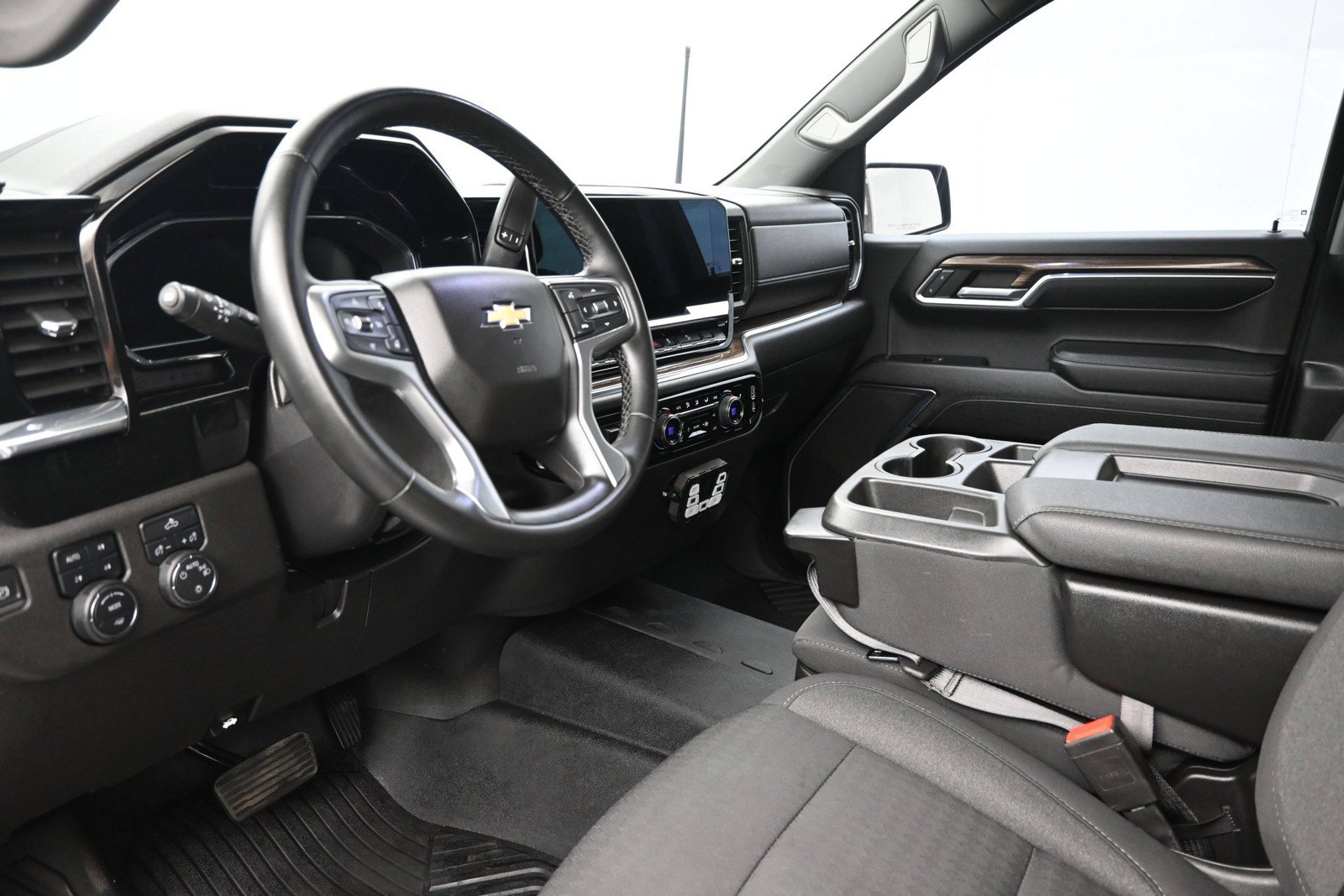 Used 2023 Chevrolet Silverado 1500 LT AWD/4WD image 10