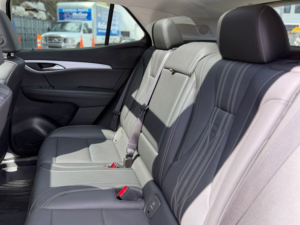 Used 2025 Buick Envision Avenir AWD/4WD image 6