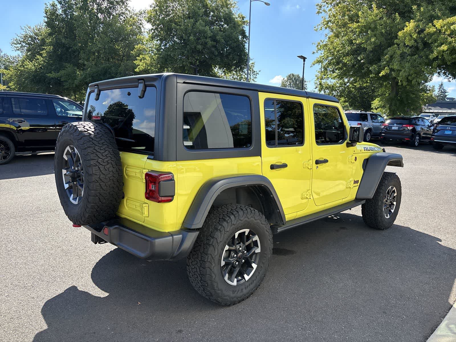 Used 2024 Jeep Wrangler Unlimited Rubicon w/ Technology Group AWD/4WD image 4