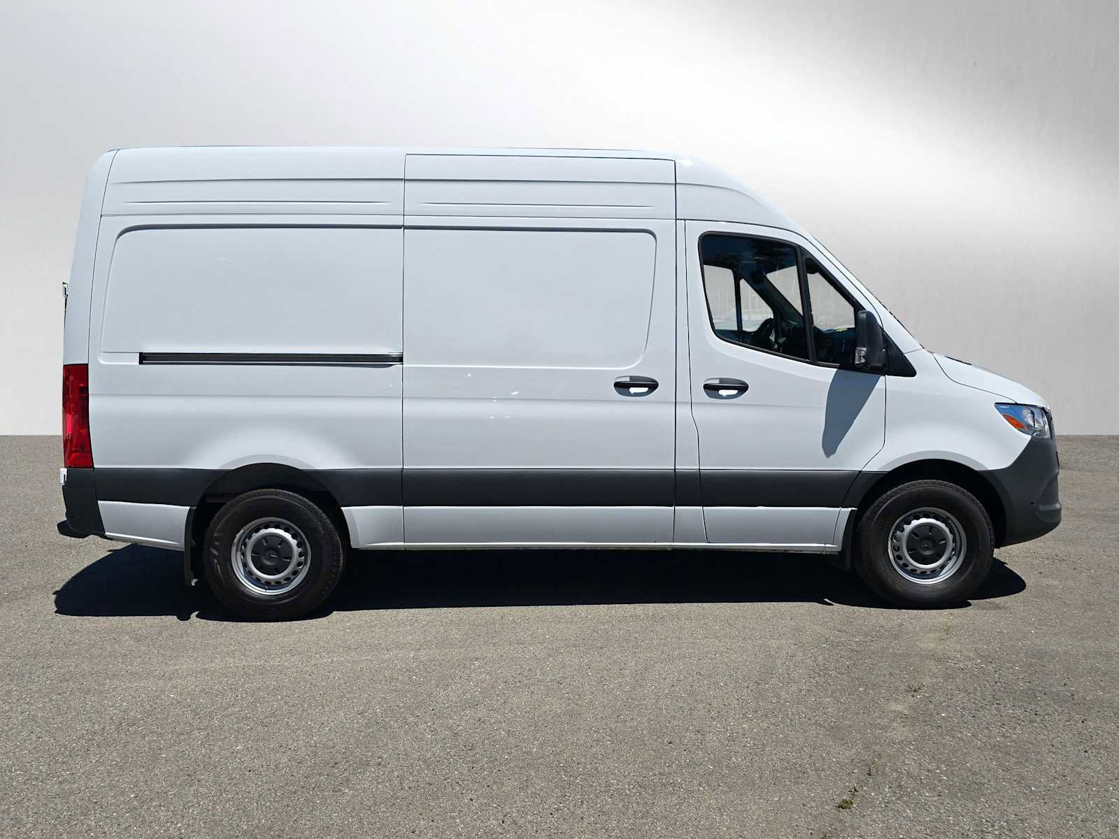 Used 2025 Mercedes-Benz Sprinter 2500 image 2