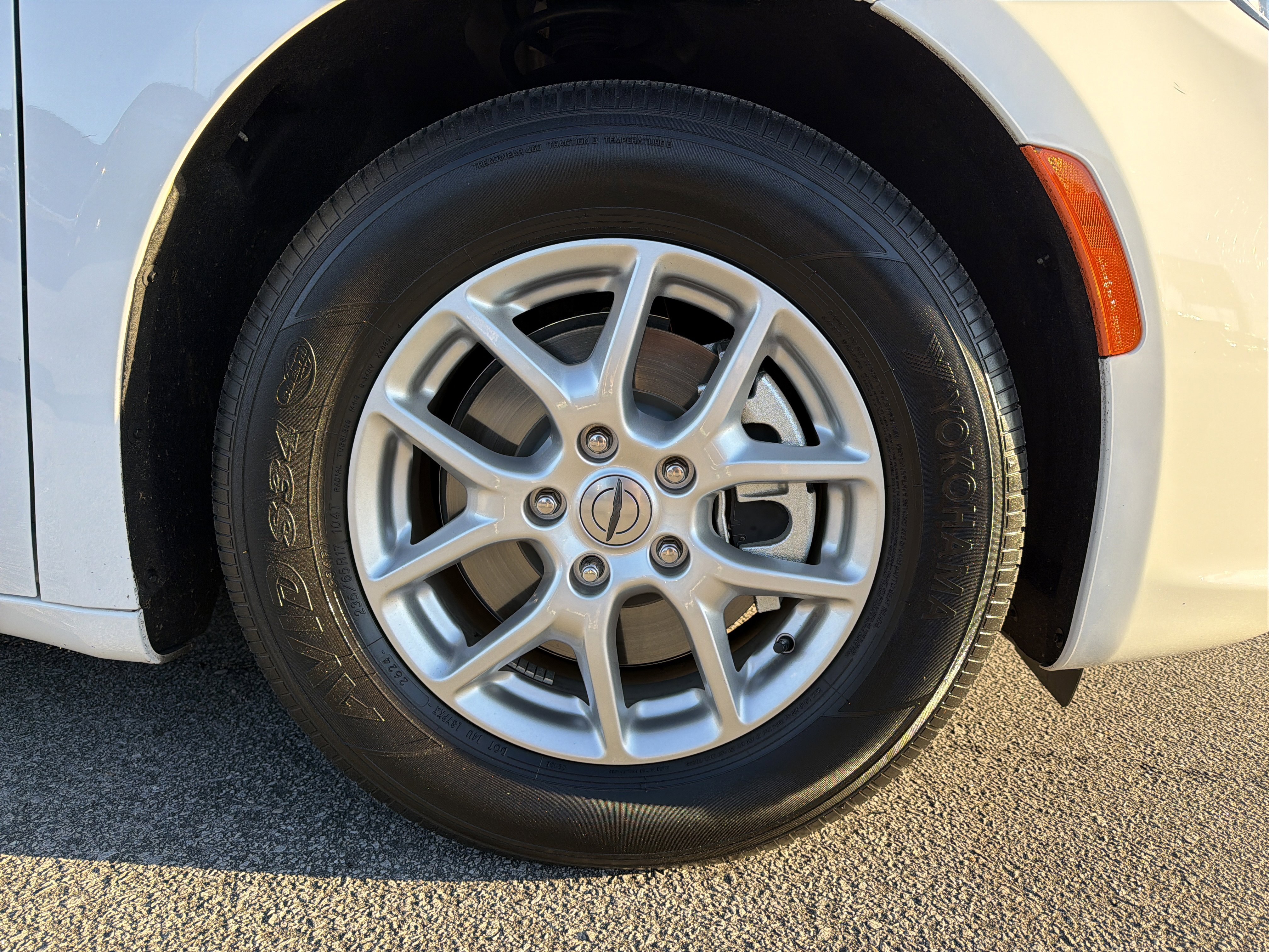 Used 2025 Chrysler Pacifica Select image 13