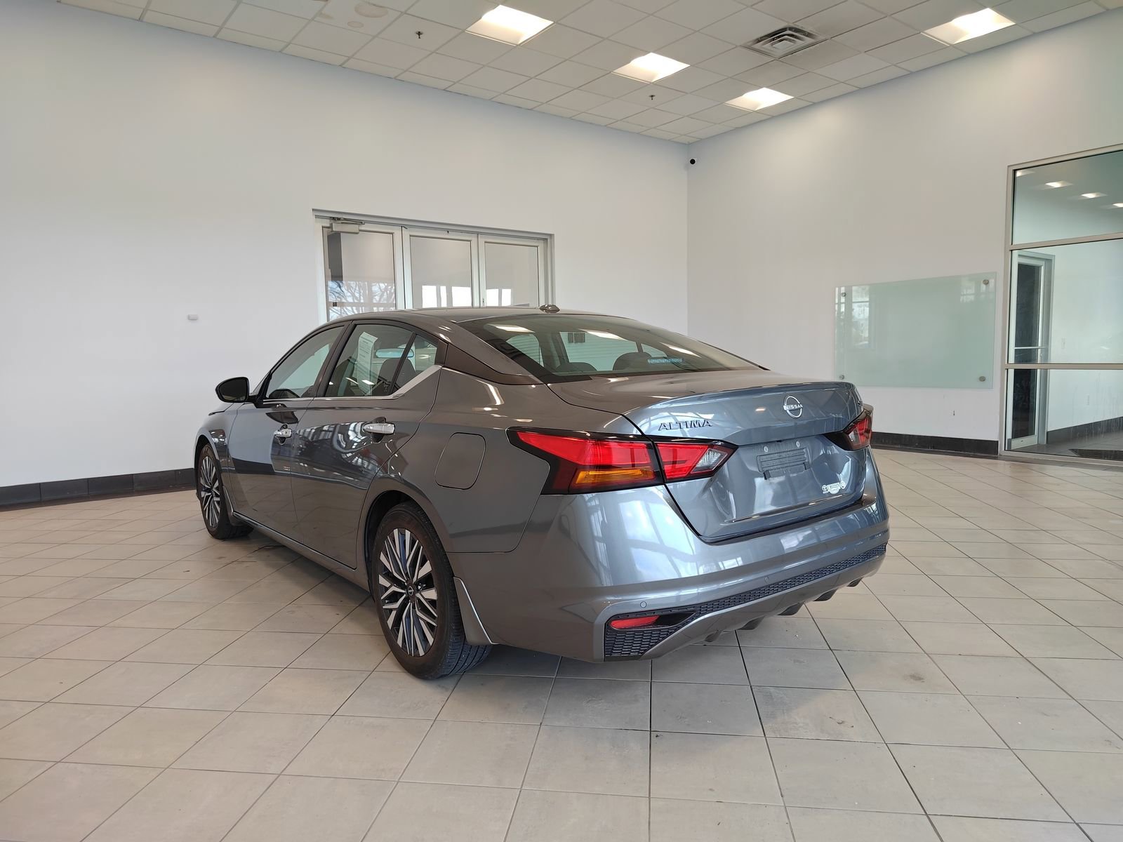 Used 2024 Nissan Altima 2.5 SV image 5
