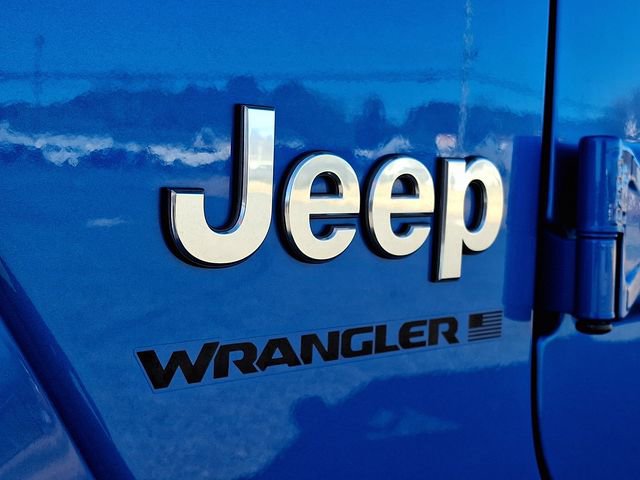 Used 2023 Jeep Wrangler Sahara w/ Cold Weather Group image 30