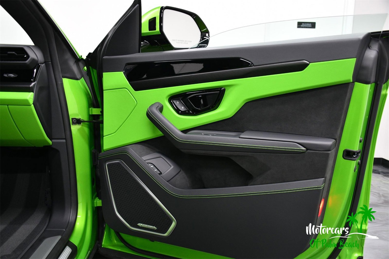 Used 2025 Lamborghini Urus SE image 49