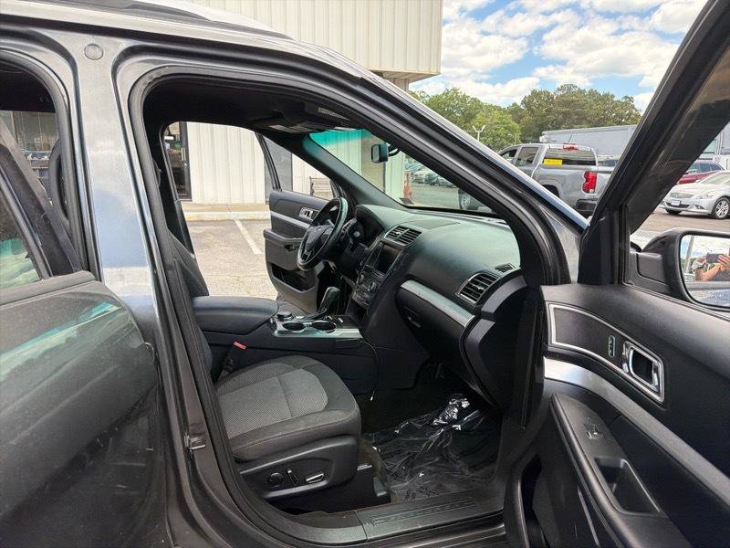 Used 2016 Ford Explorer XLT w/ Equipment Group 201A AWD/4WD image 24