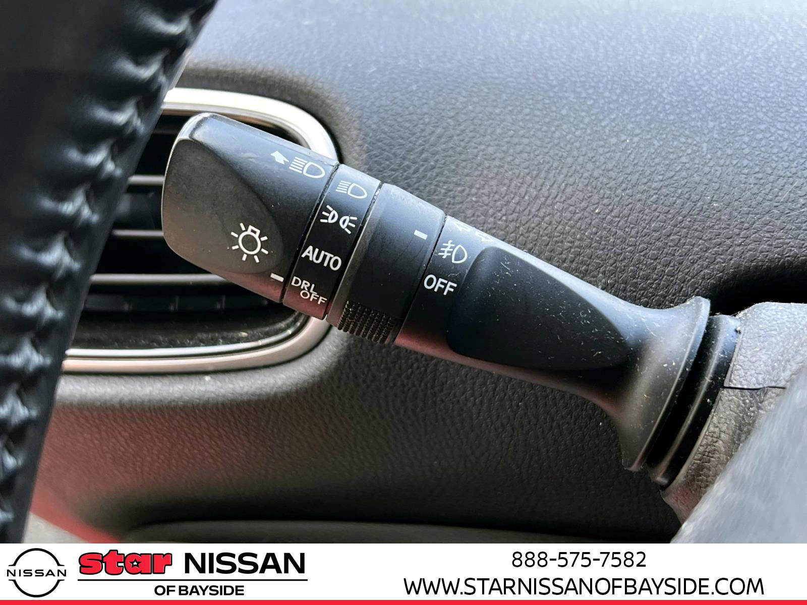 Used 2020 Toyota Prius XLE image 19