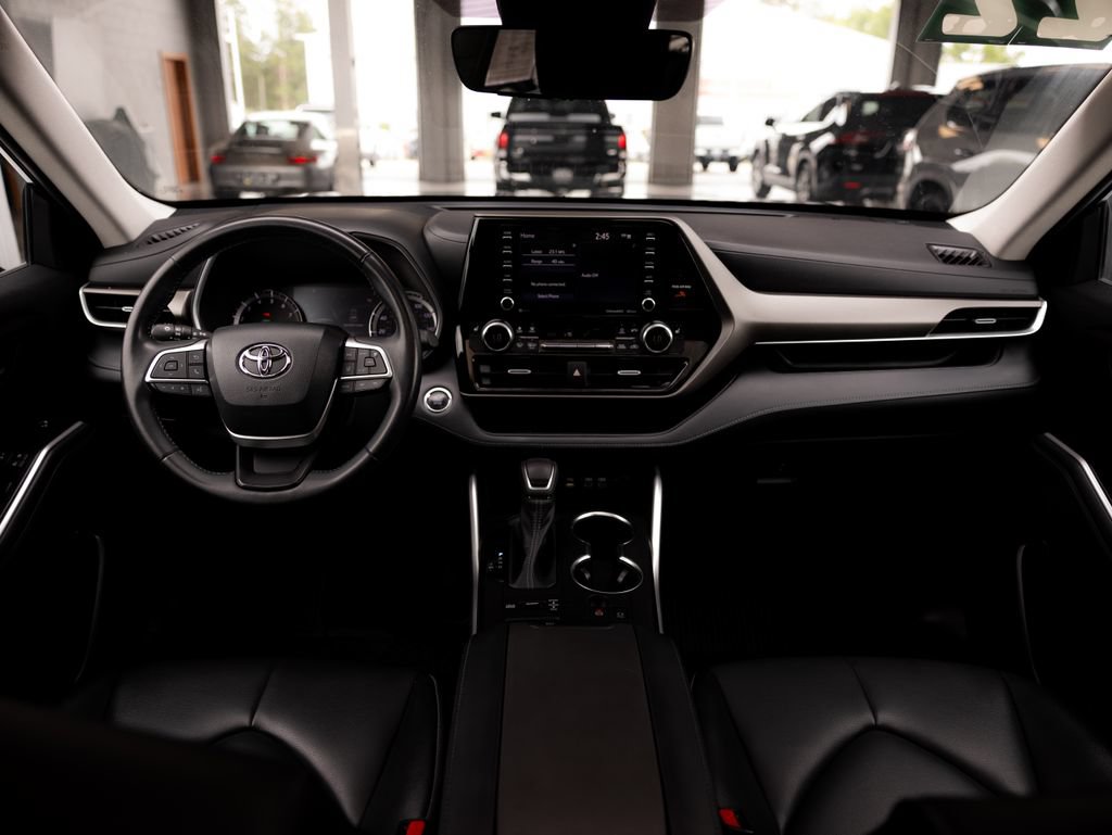 Used 2022 Toyota Highlander XLE AWD/4WD image 20