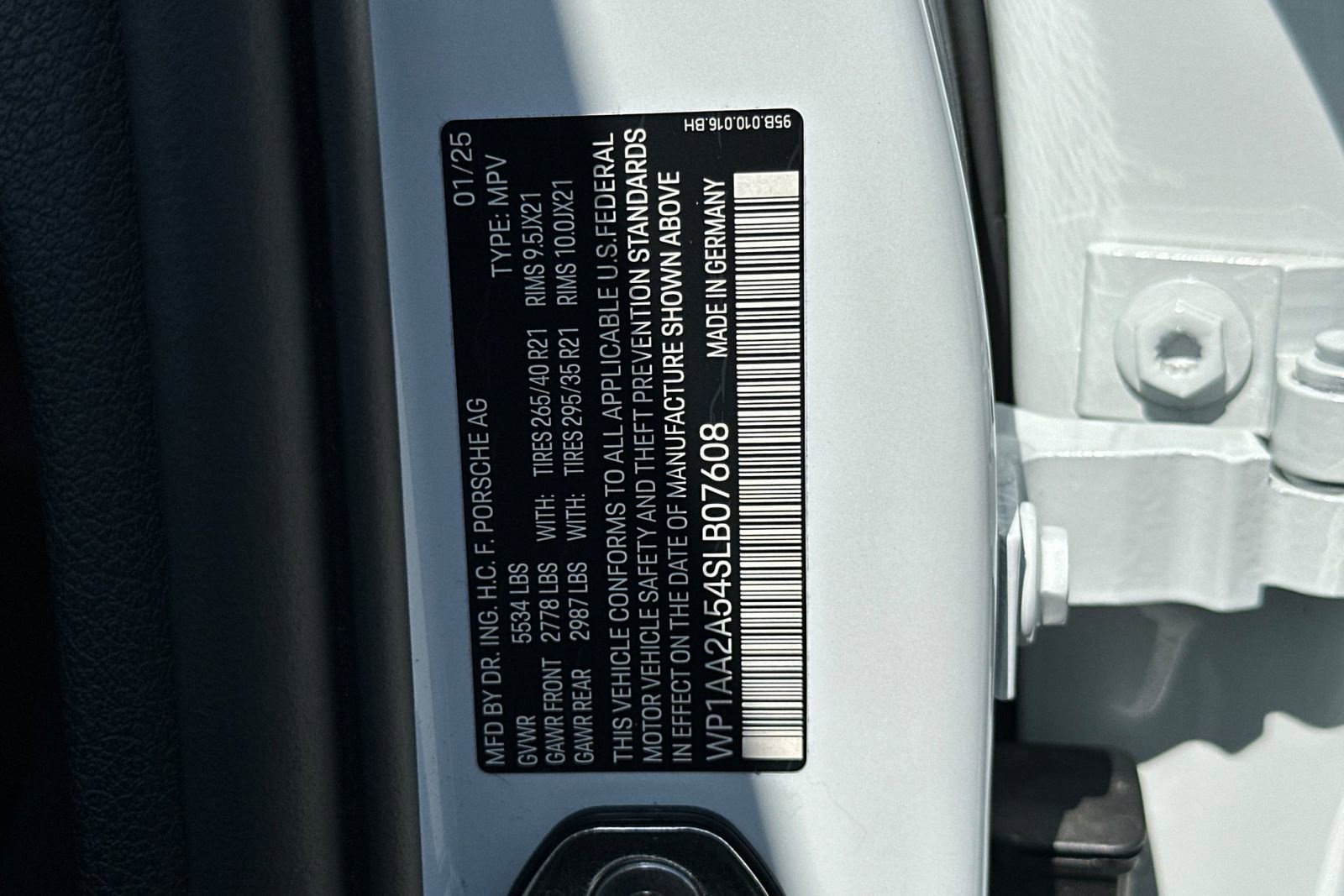 Used 2025 Porsche Macan image 46