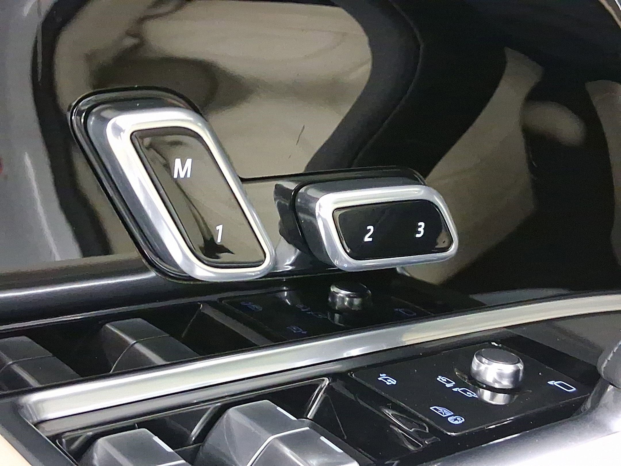 Certified 2023 Land Rover Range Rover Long Wheelbase Autobiography image 16