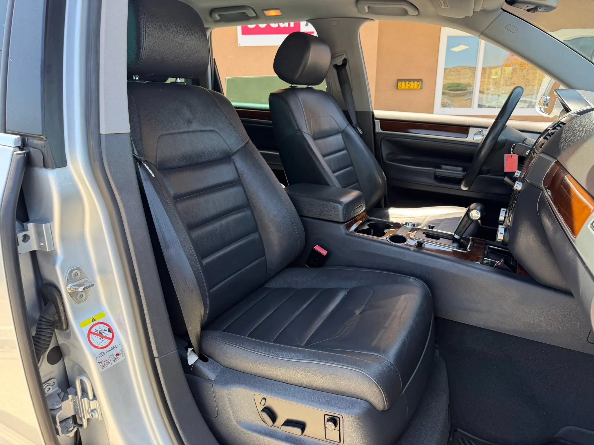 Used 2008 Volkswagen Touareg V6 AWD/4WD image 25