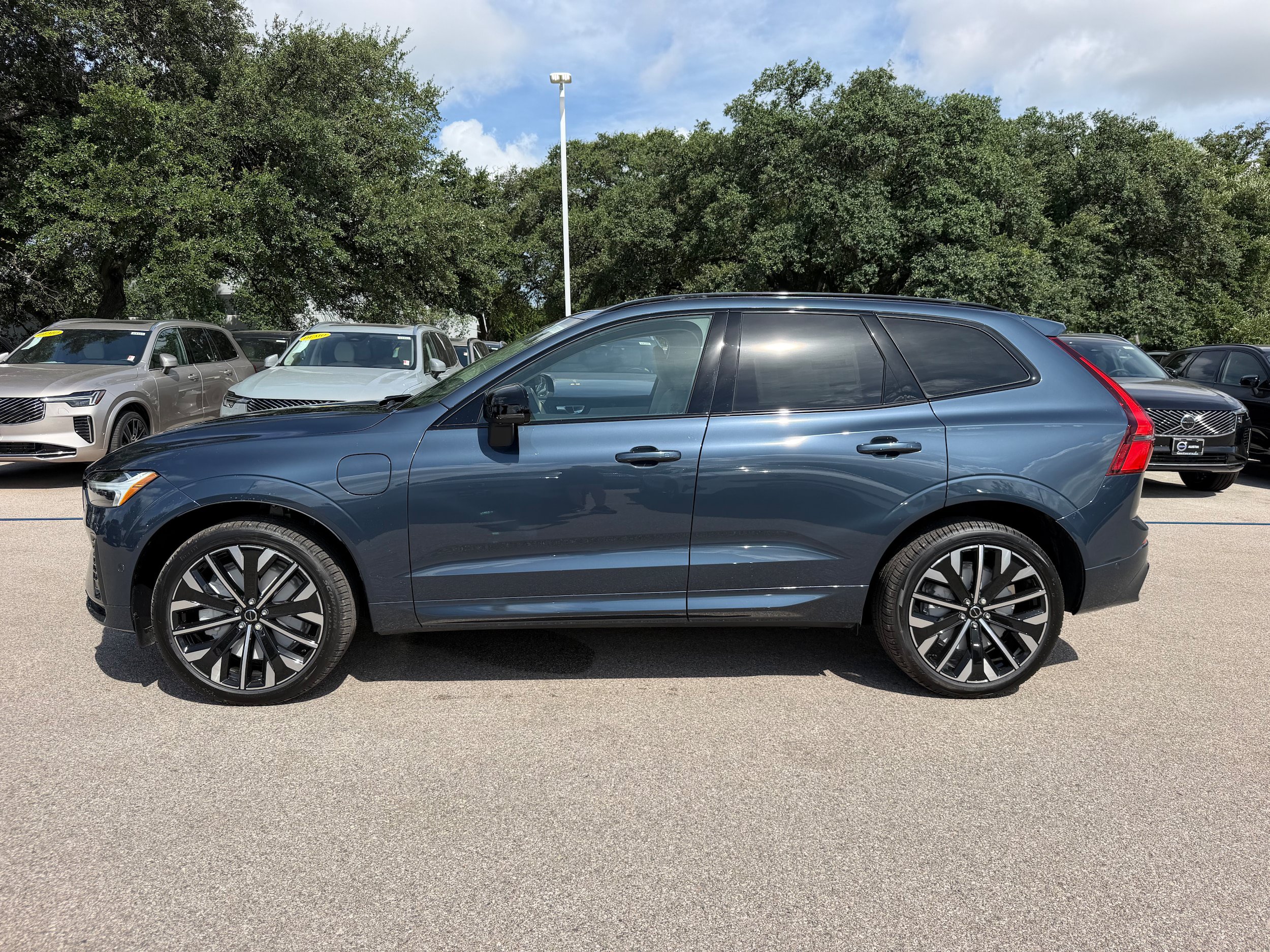 New 2026 Volvo XC60 T8 Ultra w/ Protection Package Premier AWD/4WD image 3