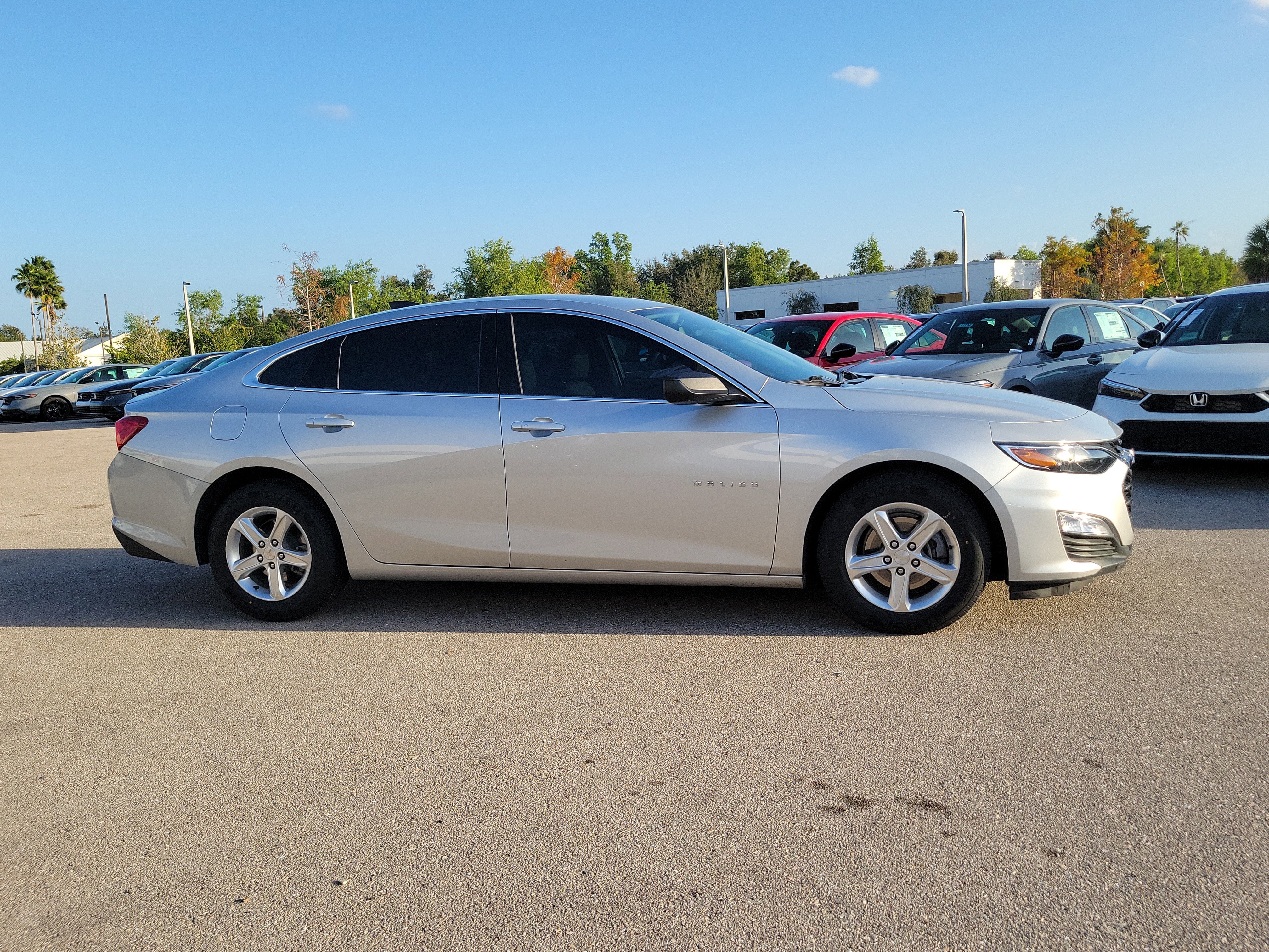 Used 2022 Chevrolet Malibu LS video 2