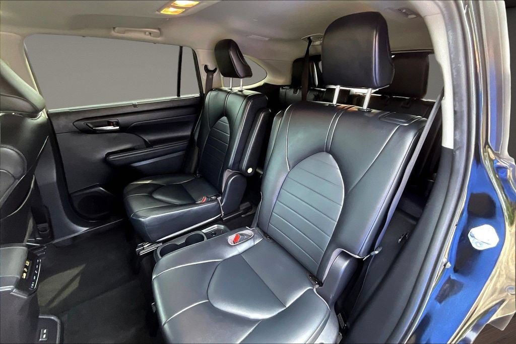 Used 2022 Toyota Highlander XLE FWD image 24