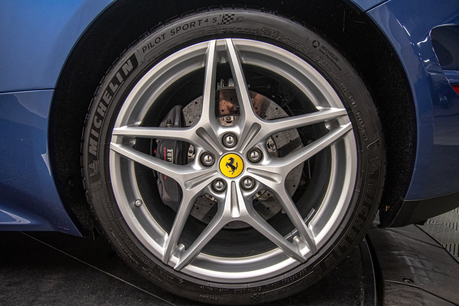 Used 2016 Ferrari California T RWD image 47