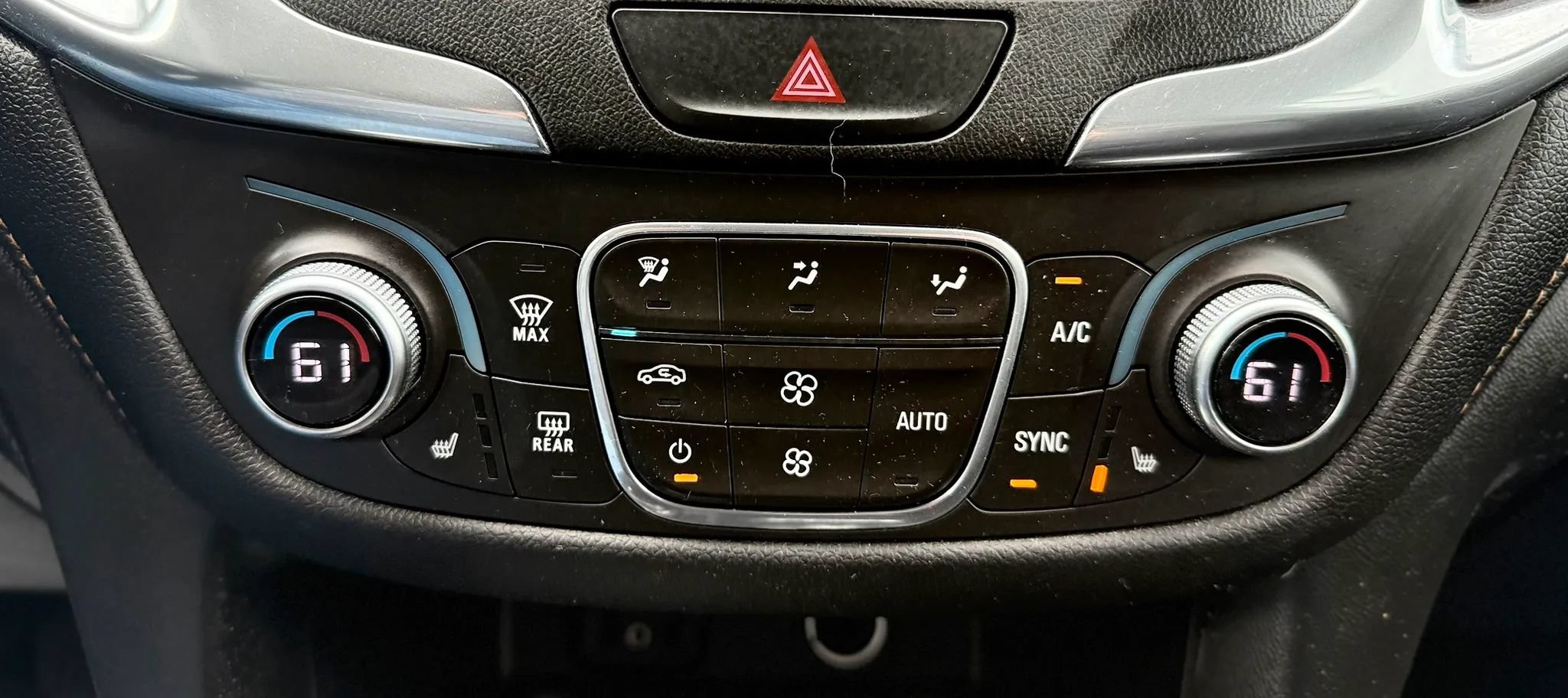 Used 2018 Chevrolet Equinox Premier AWD/4WD image 18