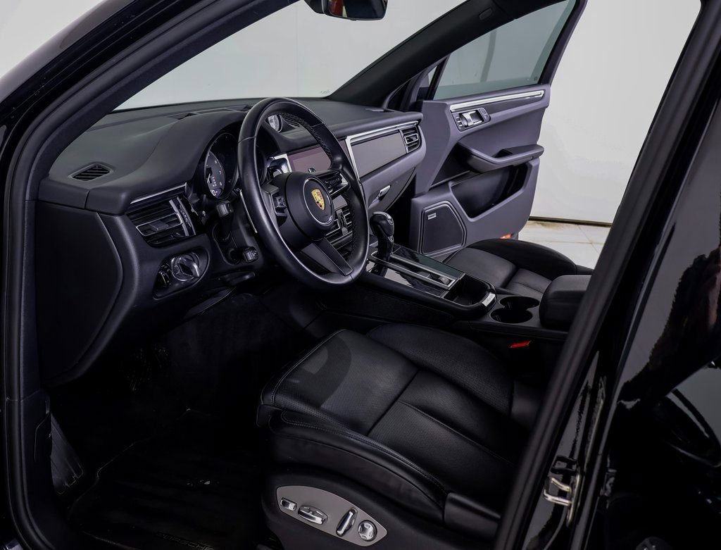Certified 2023 Porsche Macan S image 4