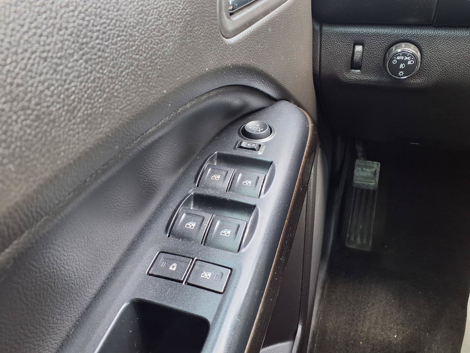 Used 2015 GMC Canyon SLE RWD image 11