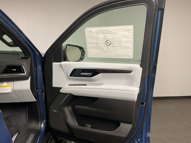 New 2026 Chevrolet Suburban Premier image 24