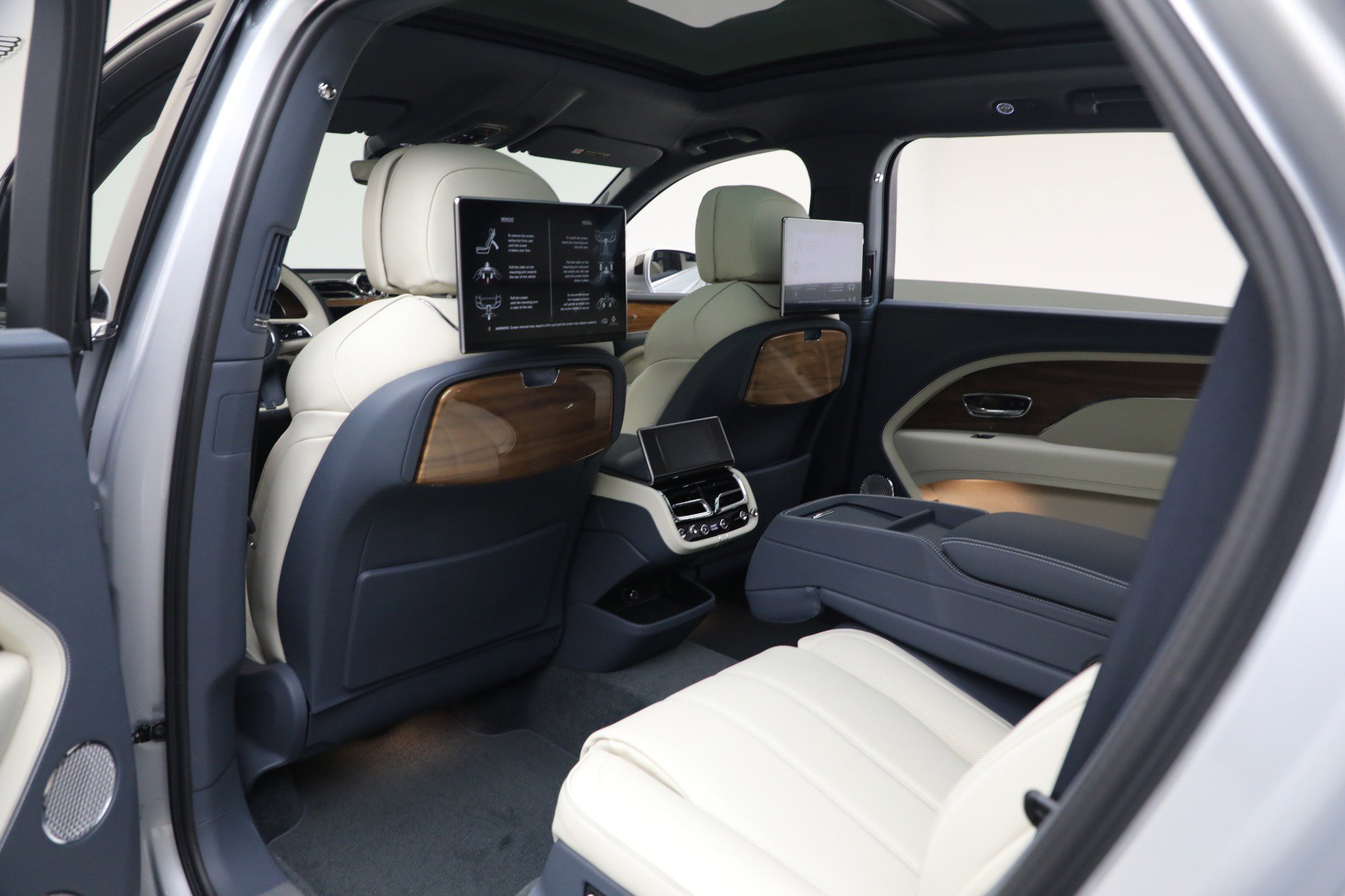 New 2025 Bentley Bentayga Extended Wheelbase image 19
