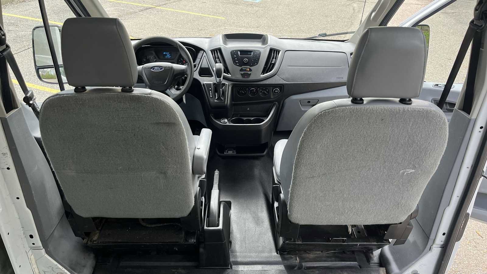 Used 2018 Ford Transit 250 148 Medium Roof RWD image 31