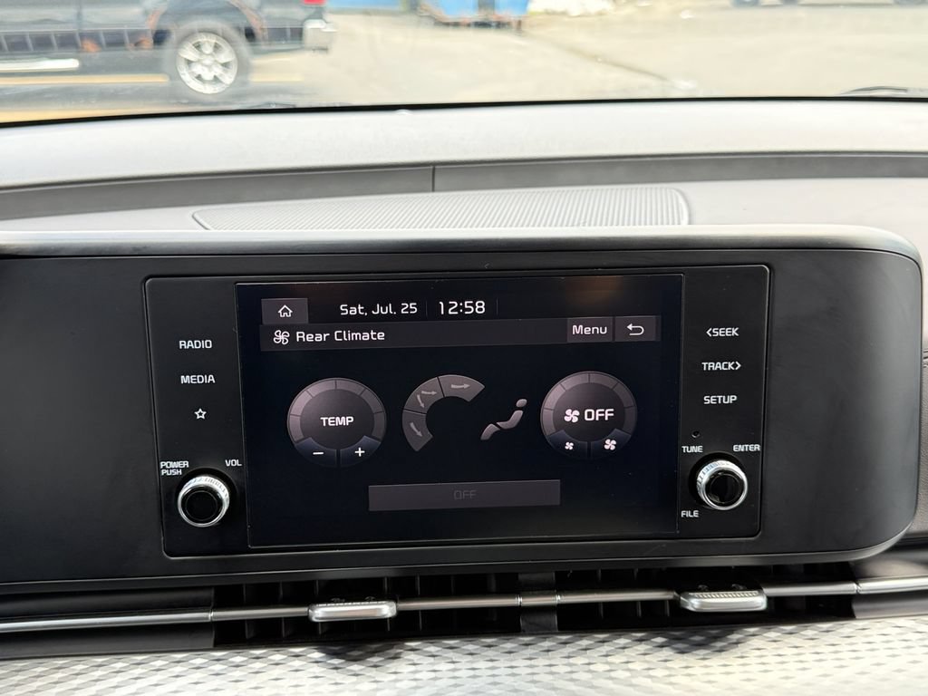 Used 2024 Kia Carnival LX FWD image 16