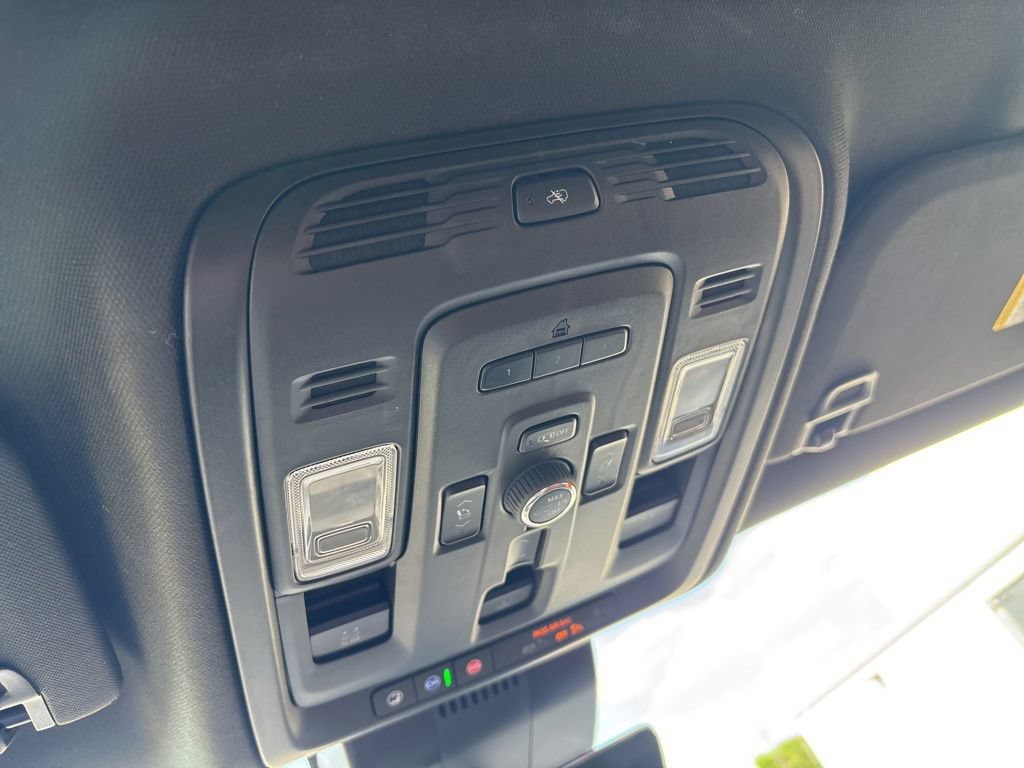 Used 2023 GMC Yukon Denali Ultimate w/ LPO, Floor Liner Package AWD/4WD image 28