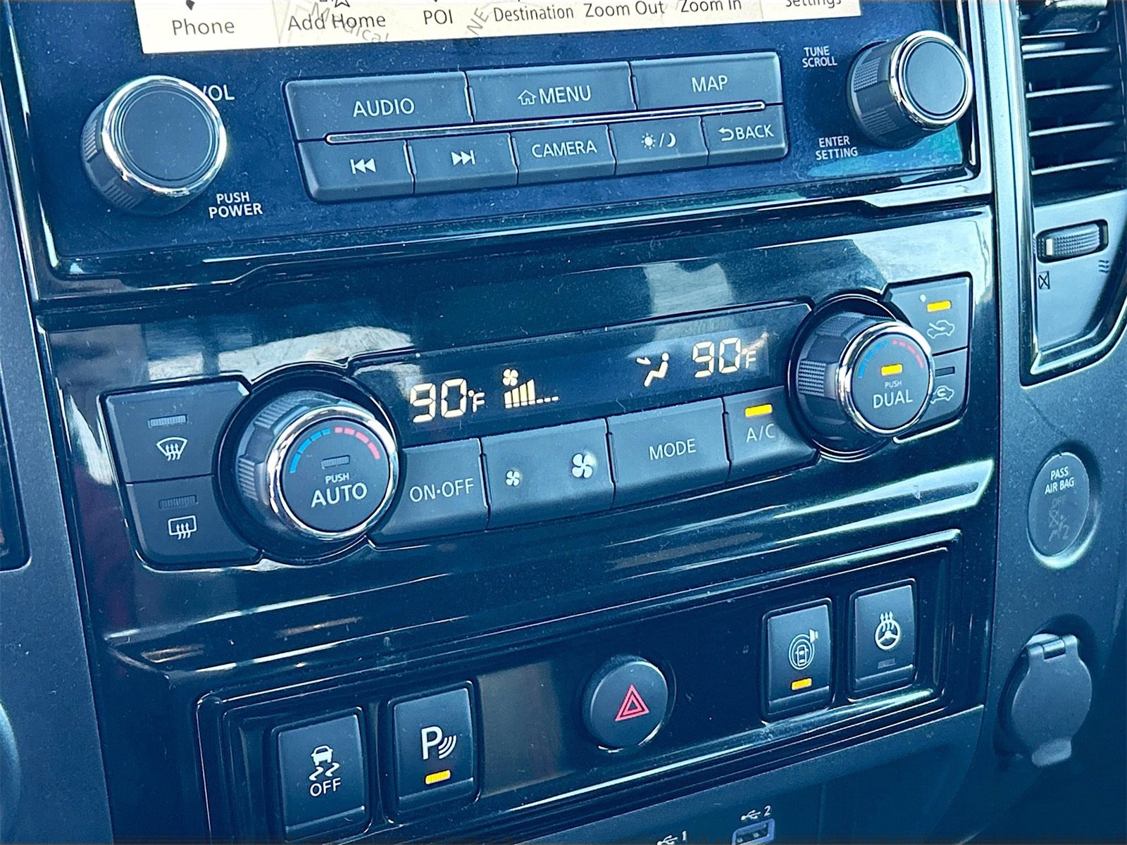 Used 2023 Nissan Titan PRO-4X w/ Pro-4x Convenience Package image 16