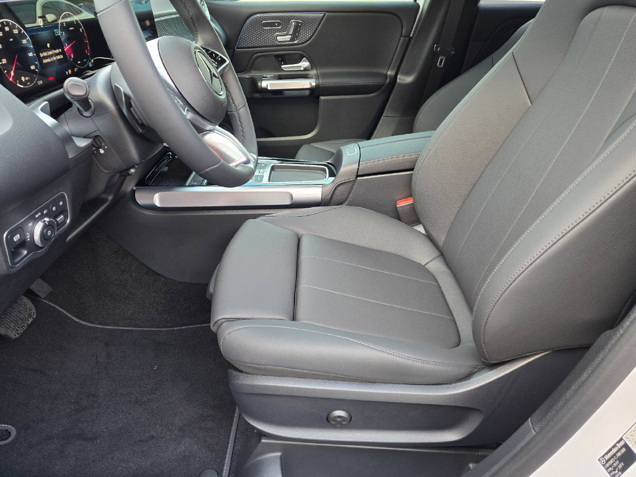 New 2026 Mercedes-Benz GLB 250 4MATIC image 14