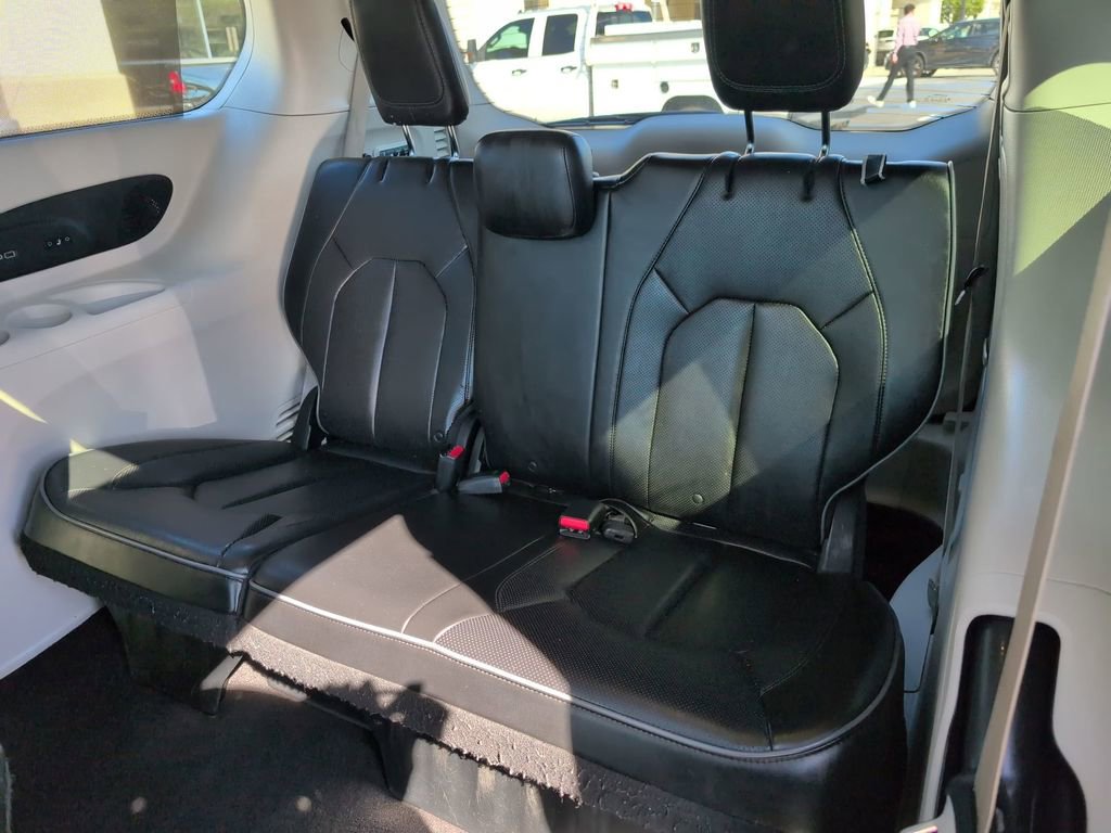 Certified 2018 Chrysler Pacifica Limited w/ Tire & Wheel Group image 26