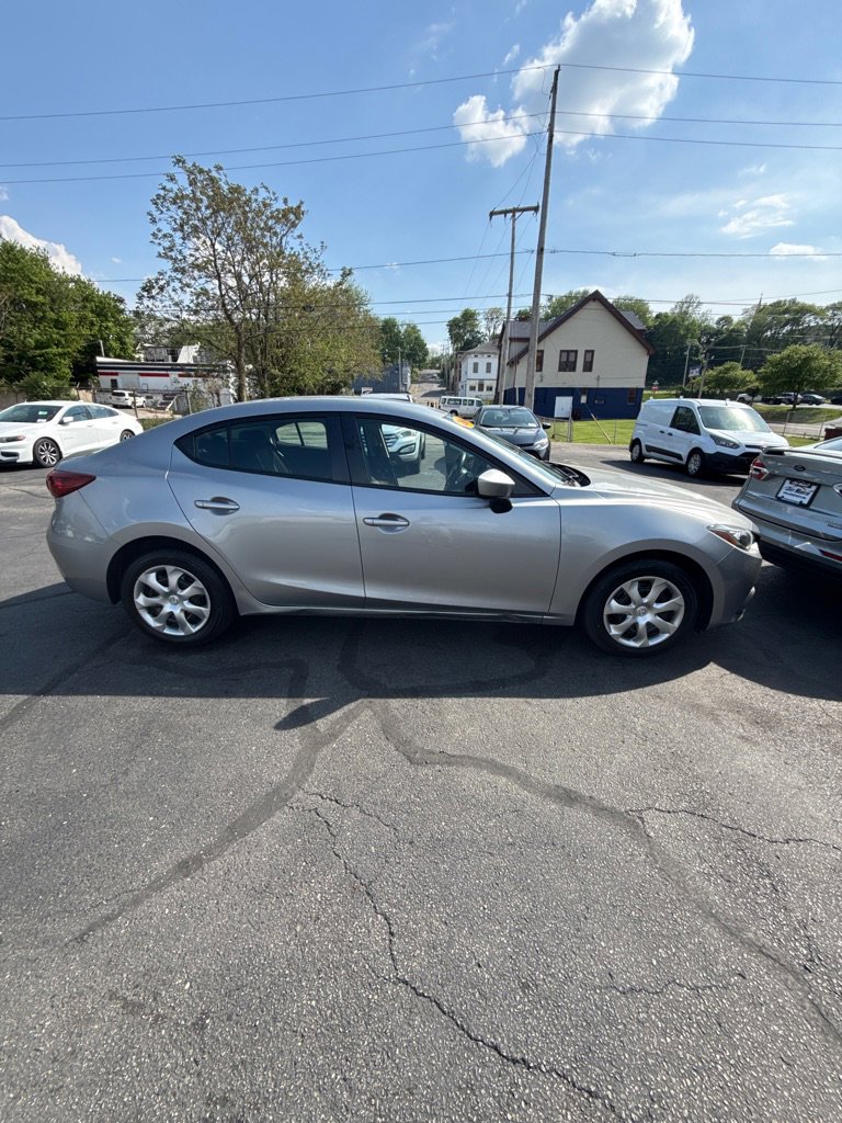 Used 2016 MAZDA MAZDA3 i Sport FWD image 3