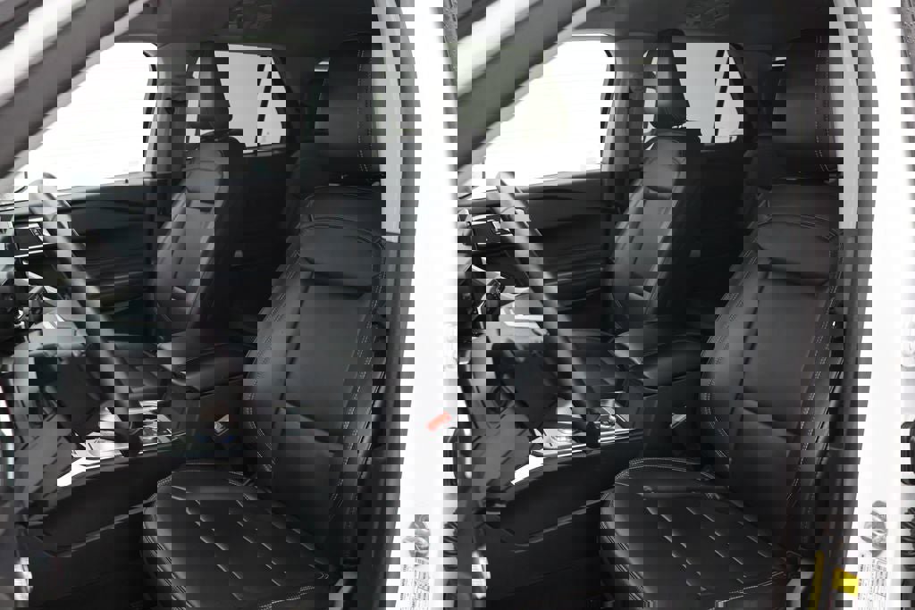 Used 2021 Ford Explorer XLT w/ Equipment Group 202A image 14