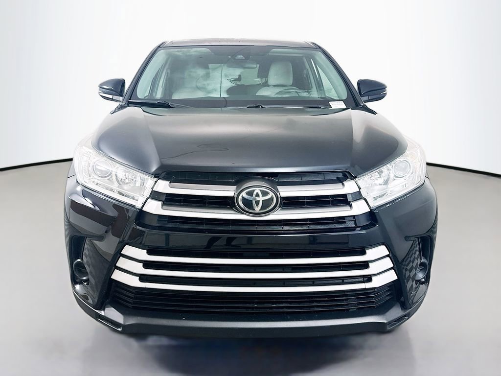 Used 2019 Toyota Highlander LE image 2
