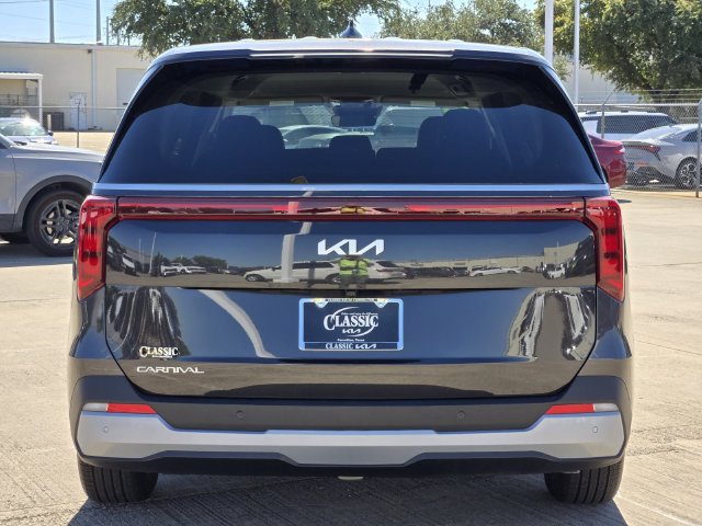 Used 2026 Kia Carnival FWD image 5